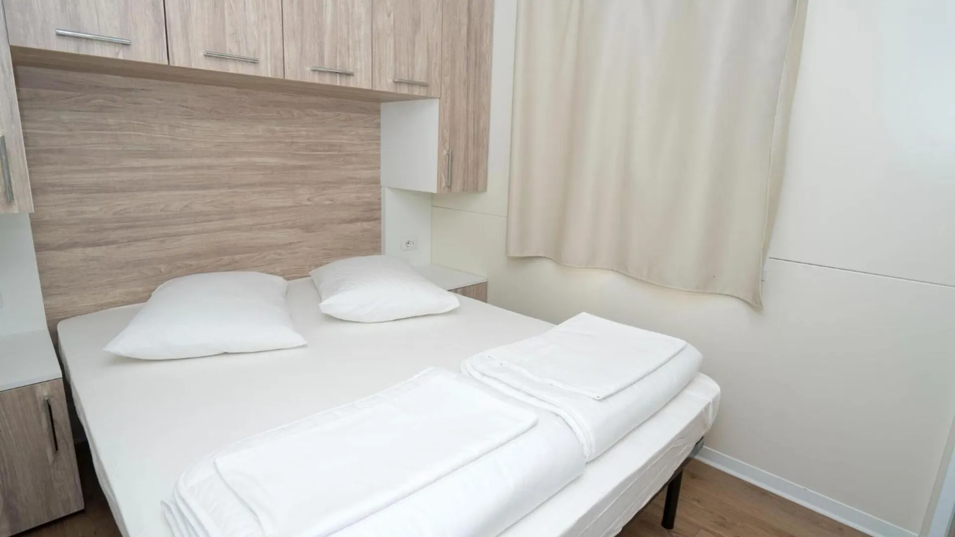 Mobile Homes With Long Pebble Beach Cres Croatia